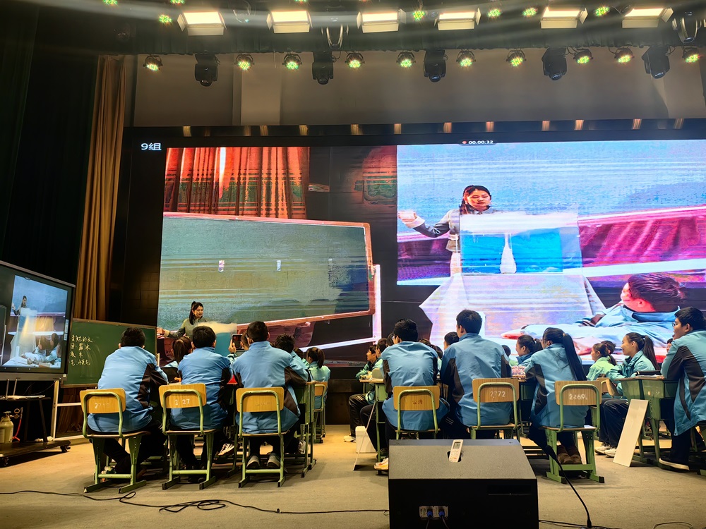 罗中华照片4.jpg 罗中华照片4.jpg